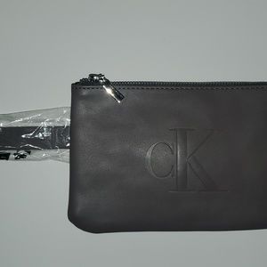 Calvin Klein waist bag, gray color.  Size M.